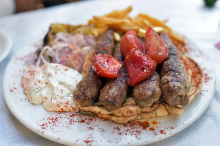 ギリシャ産子羊のスブラキ、ガーリックヨーグルトディップ添え レシピ